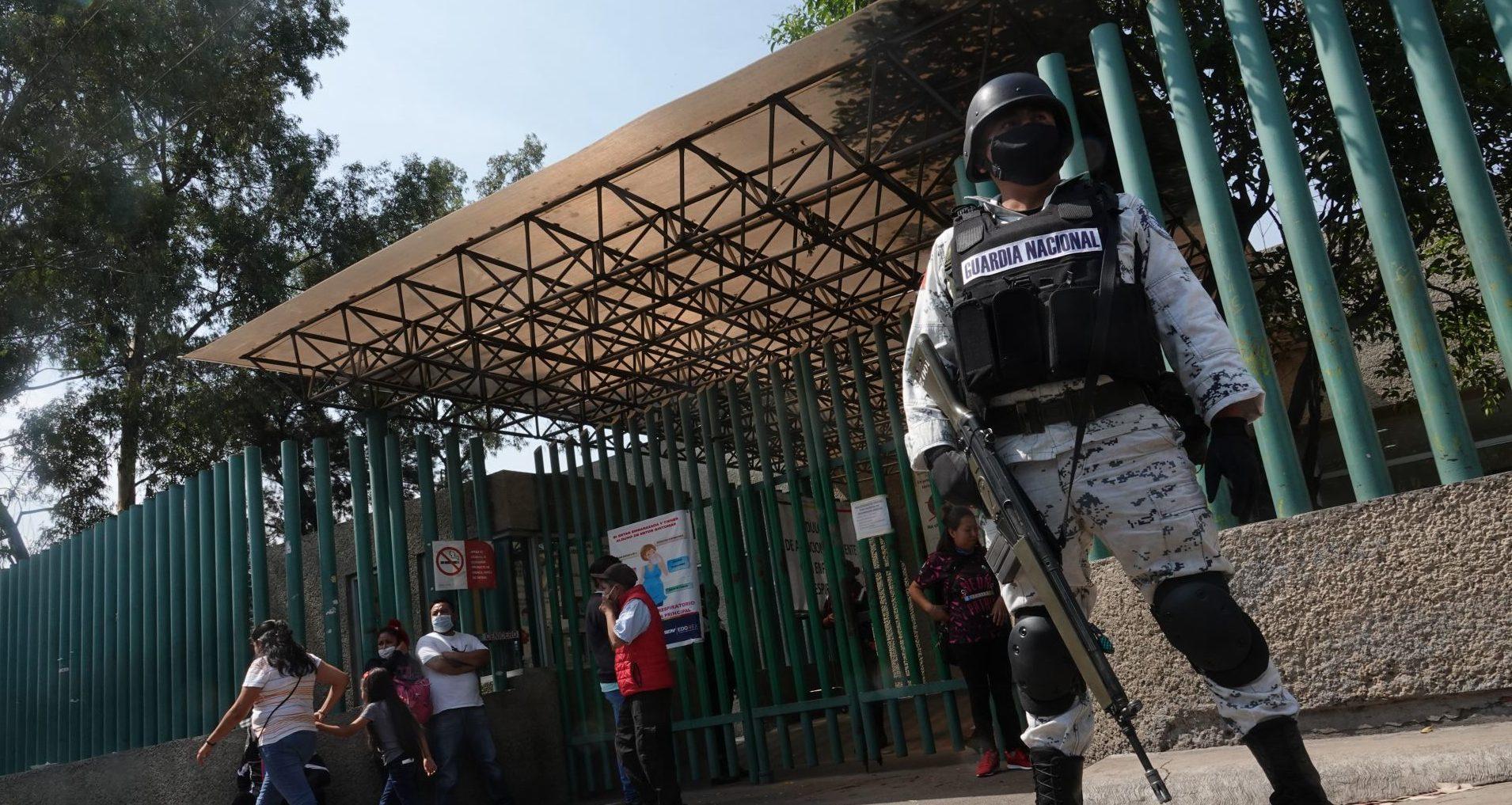 Hospital La Perla, en Neza, amaga con sancionar al personal que se niegue a trabajar