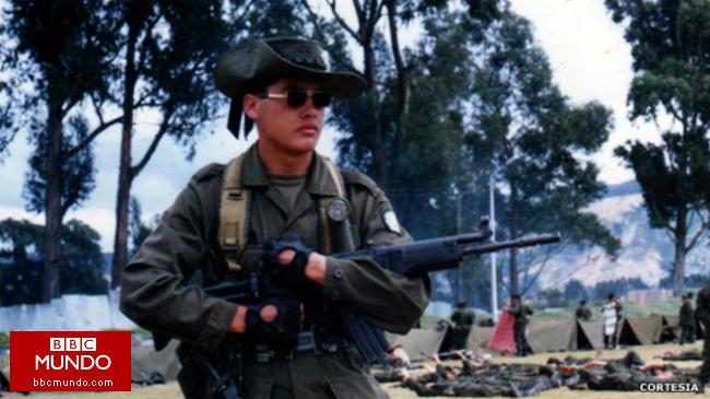 El policía gay que esperó ocho años para volver a vestir el uniforme de Colombia