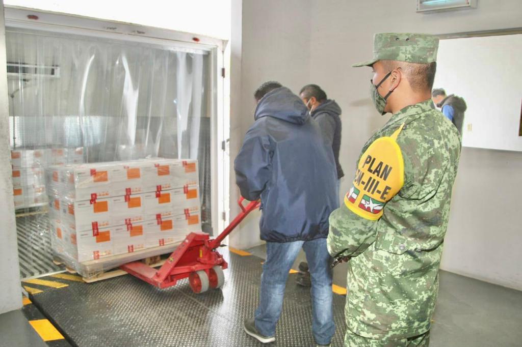 Distribuyen en estados las 800 mil dosis de vacuna de Sinovac para adultos mayores