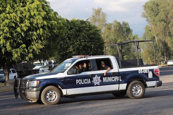 Detienen a dos mandos policiales en Michoacán