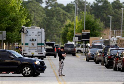 Se suicida ex estudiante en EU tras desistir de realizar masacre