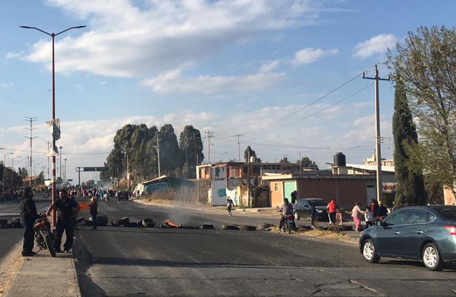 Detienen a activista en Puebla; pobladores protestan y piden su liberación
