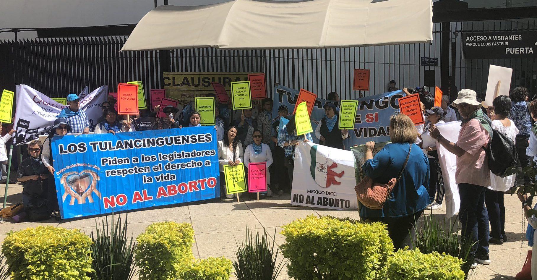 Grupos provida ‘clausuran’ el Senado, acusan a legisladoras de promover asesinato de bebés