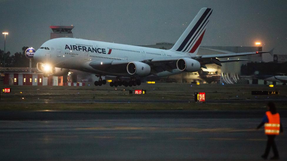 AMLO propone un referéndum sobre el aeropuerto de Ciudad de México para “deshacer el entuerto” que hereda de Peña Nieto