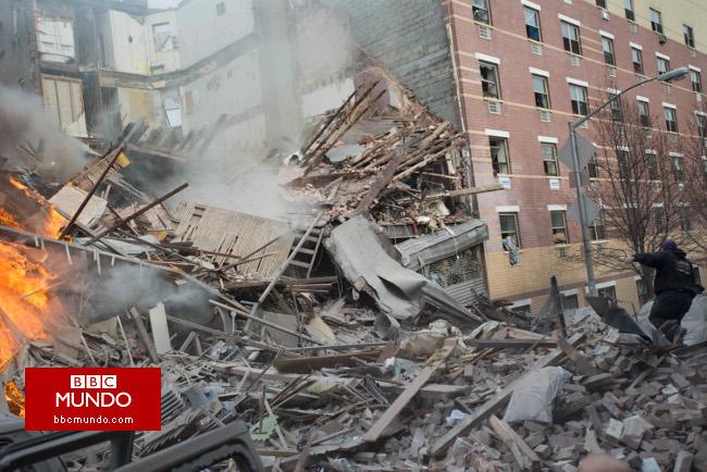 Ascienden a siete los muertos por colapso de edificio en Nueva York