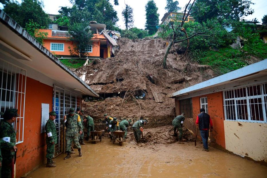 Sube a 45 la cifra de muertos por Earl mientras que en BCS se acerca la tormenta Javier