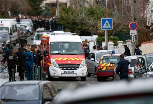 Hombre dispara contra escuela judía en Francia y mata a 4