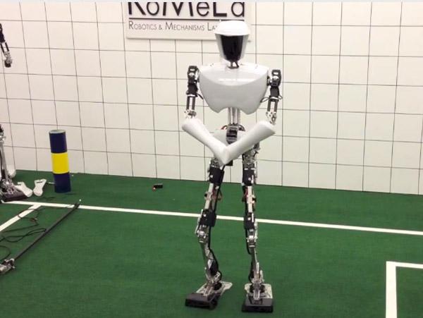 Robot baila el Gangnam Style