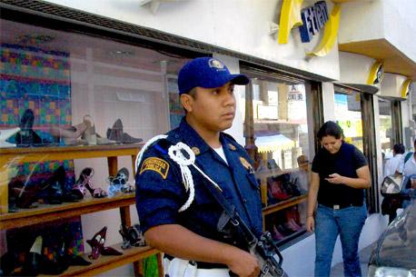 Inseguridad <i>pega</i> a empresas; cierran 28 mil en 2010