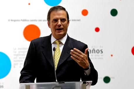 Ebrard dejaría el GDF en enero próximo para ir por la Presidencia