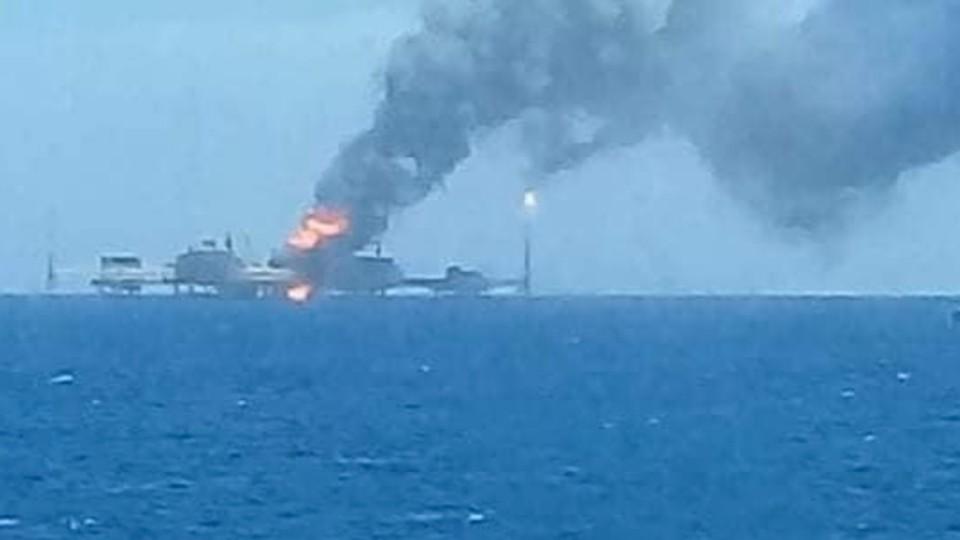 Incendio en plataforma de Pemex en Campeche deja 5 muertos
