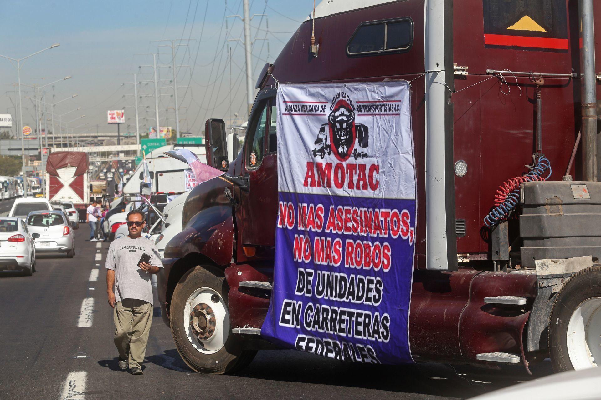 Transportistas bloquean carreteras en varios puntos del país; exigen freno a las extorsiones y mayor seguridad
