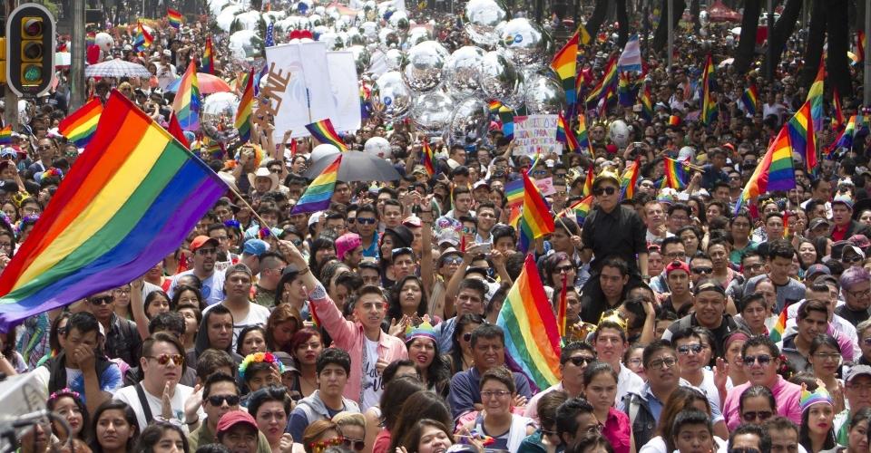 Vaticano dice que la homosexualidad es “un pecado” y que no puede bendecir esas uniones