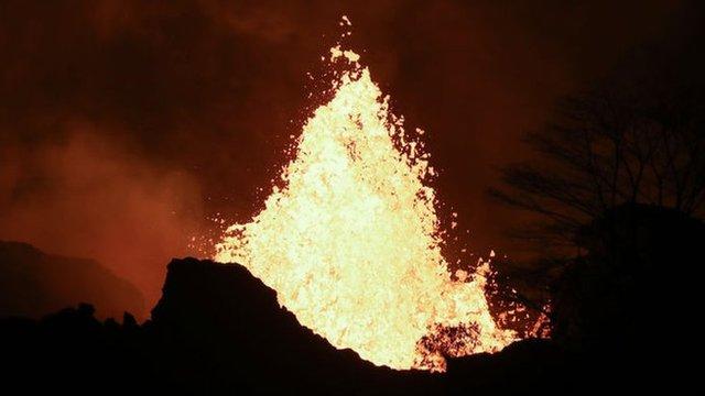 A qué se debe el extraño cambio en la lava del volcán Kilauea que está en erupción en Hawái