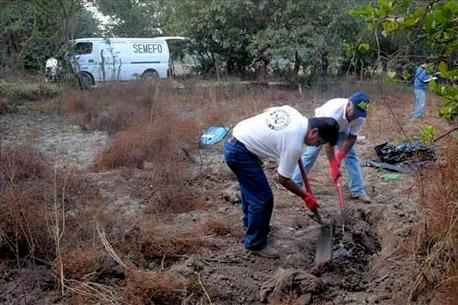Suman 196 los cuerpos hallados en fosas clandestinas de Durango