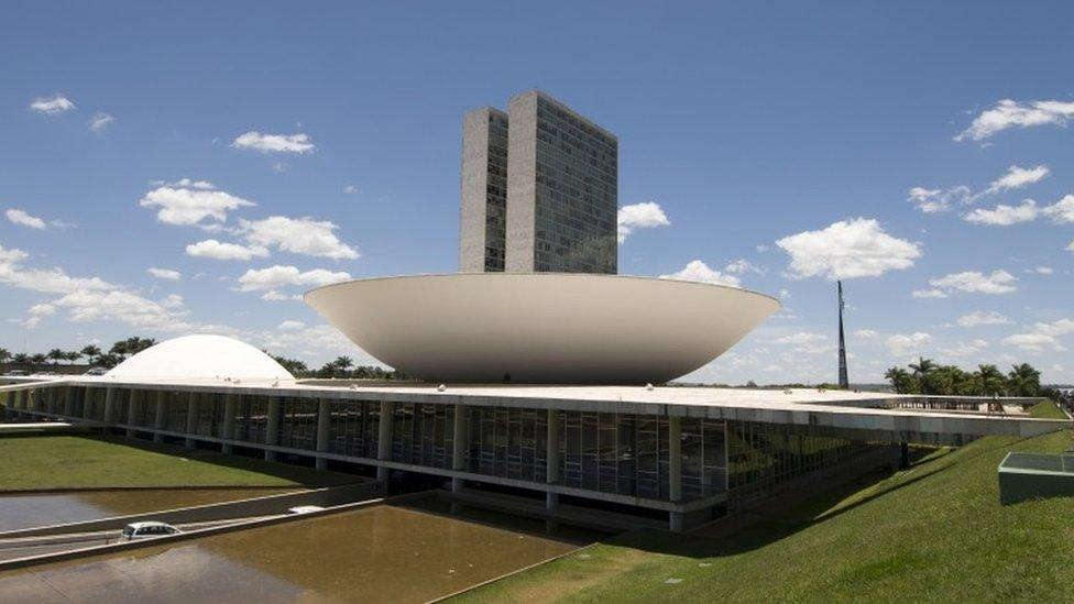 La llamativa decisión de decenas de congresistas brasileños de cambiarse el nombre y usar un apodo