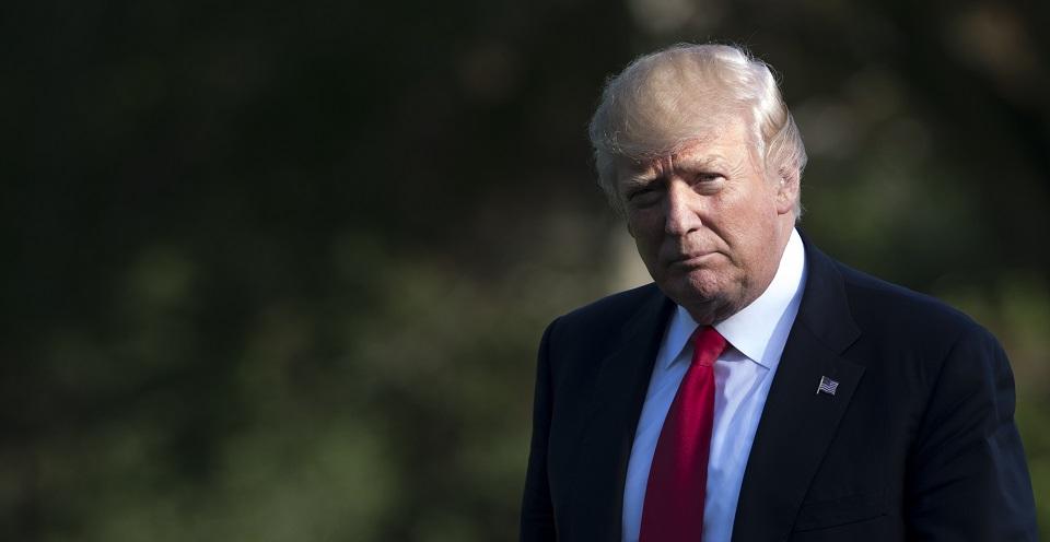 Trump lanza advertencia al exdirector del FBI y amenaza con suspender el diálogo con la prensa