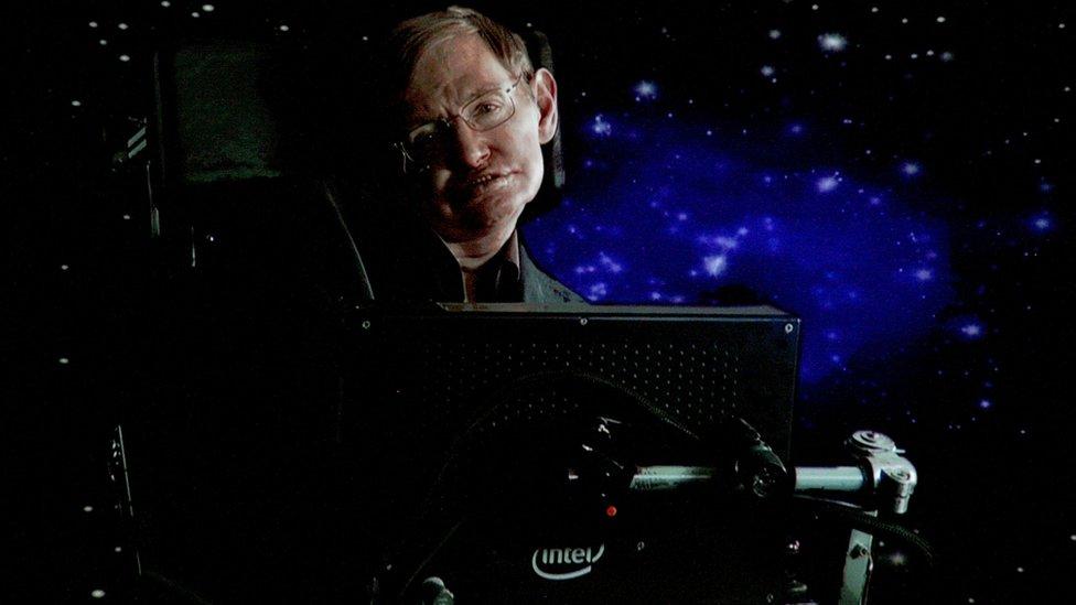 La última entrevista de Stephen Hawking con la BBC: “El oro es escaso en todas partes, no solo en la Tierra”