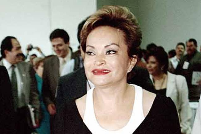 Elba Esther pide interrogar a funcionarios de Hacienda