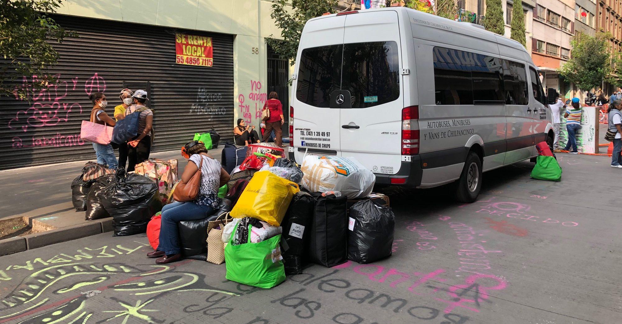 Feministas se quedan en la CNDH, dicen que seguirán recibiendo a madres de víctimas
