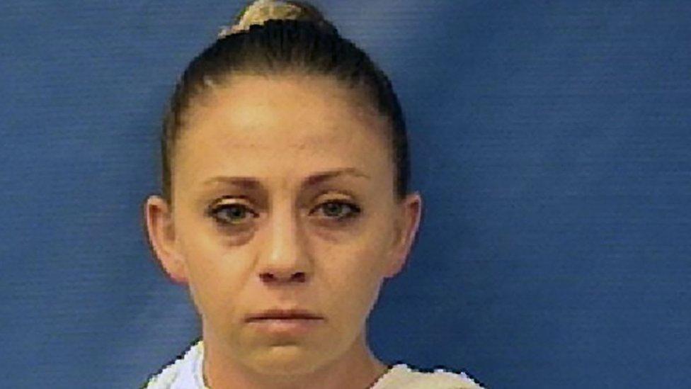 Caso Botham Shem Jean: la agente de policía blanca que entró “por equivocación” en el apartamento de su vecino negro y lo mató de dos disparo