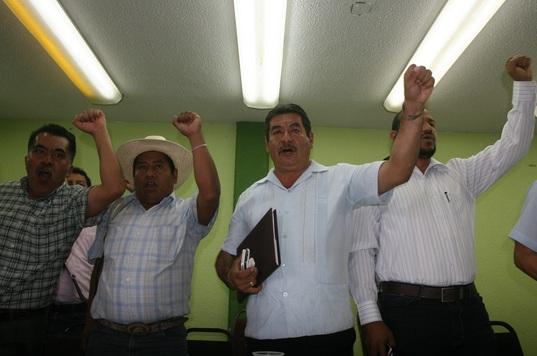 SNTE acepta alza de 5.9% en salarios