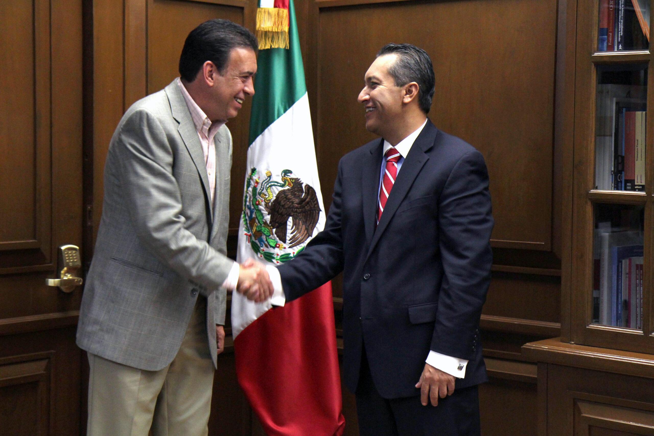 Negocian Blake y Moreira reformas estructurales