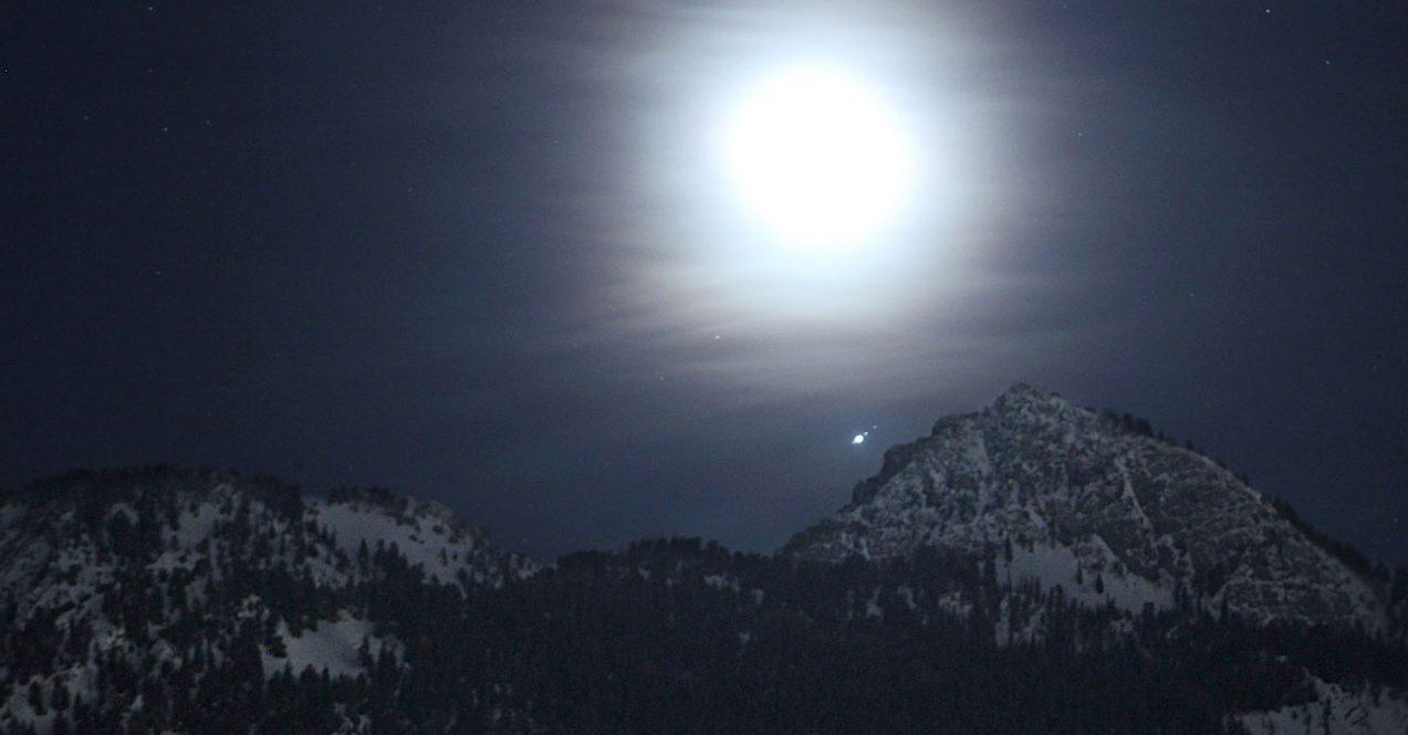 Esta noche de viernes Júpiter estará tan cerca de la Tierra que podrás ver sus lunas