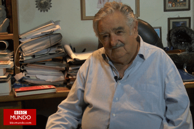 Mujica: “¿Llama la atención que ande en un autito viejo? El mundo está loco”