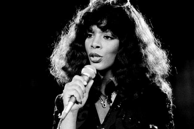 Muere Donna Summer, la “reina de la música disco”