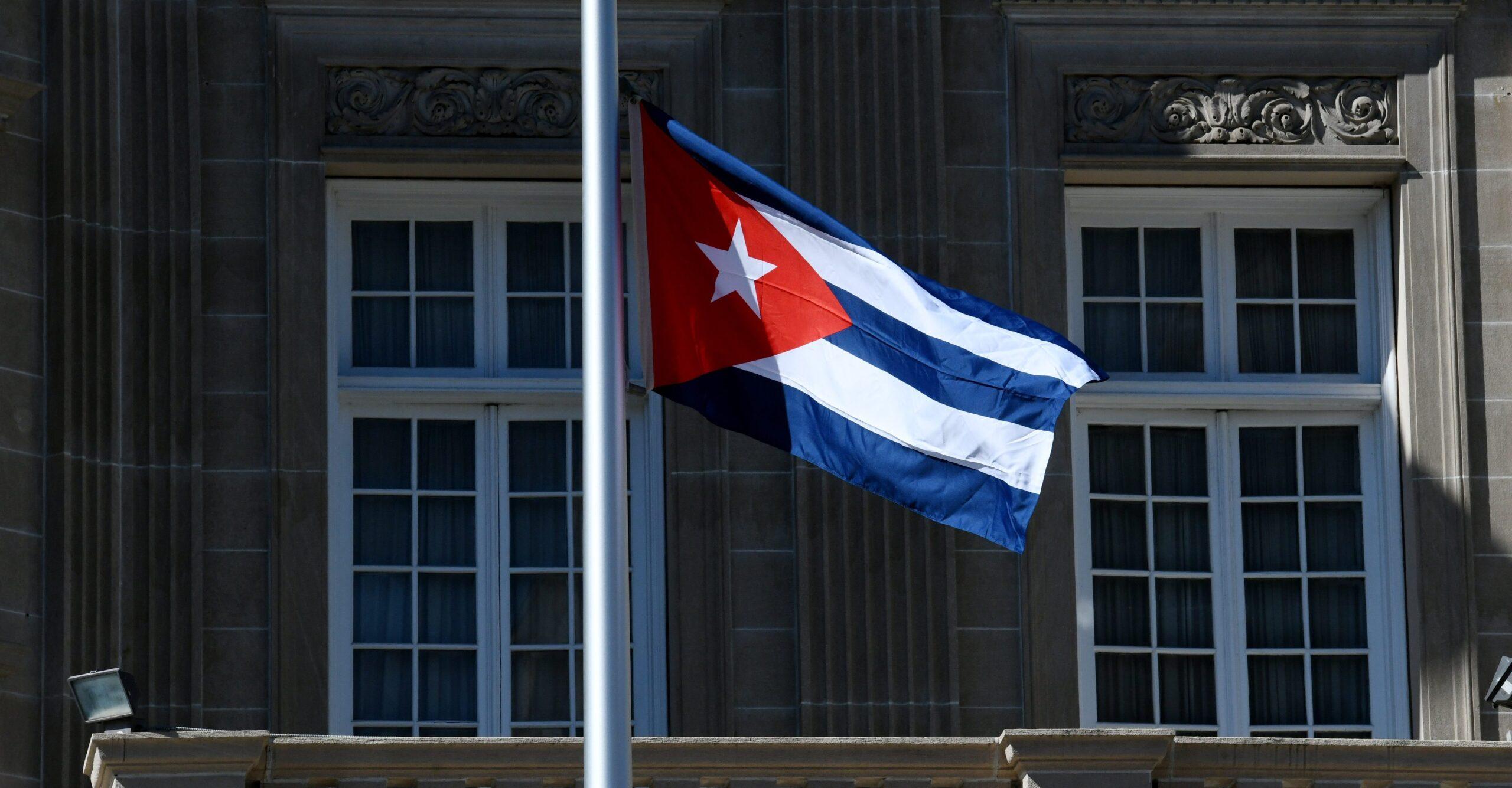 EU expulsa a 15 diplomáticos cubanos; les da siete días para dejar embajada en Washington