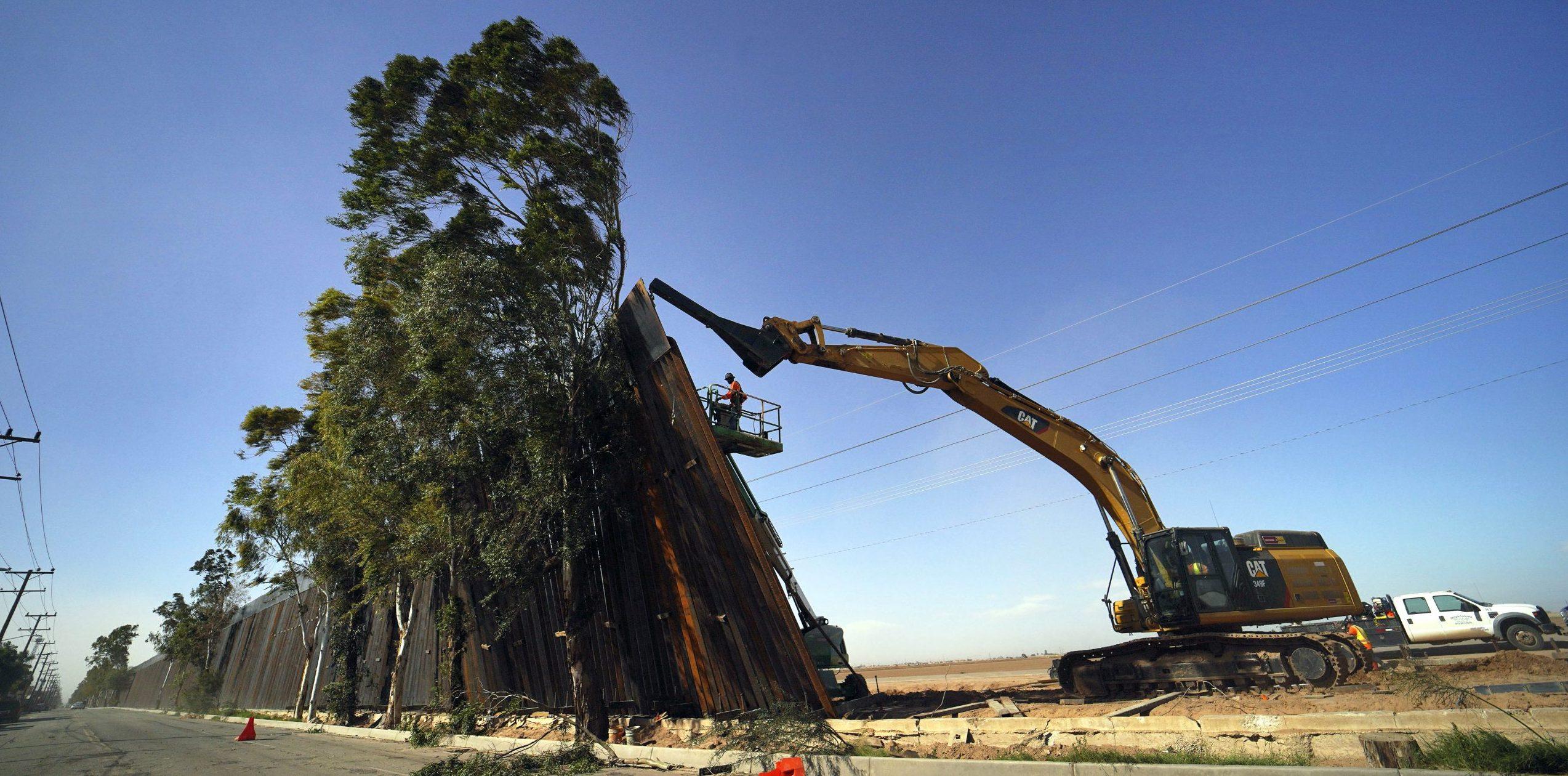 Pentágono deja de comprar aviones para invertir 3.8 mdd en el muro en la frontera con México