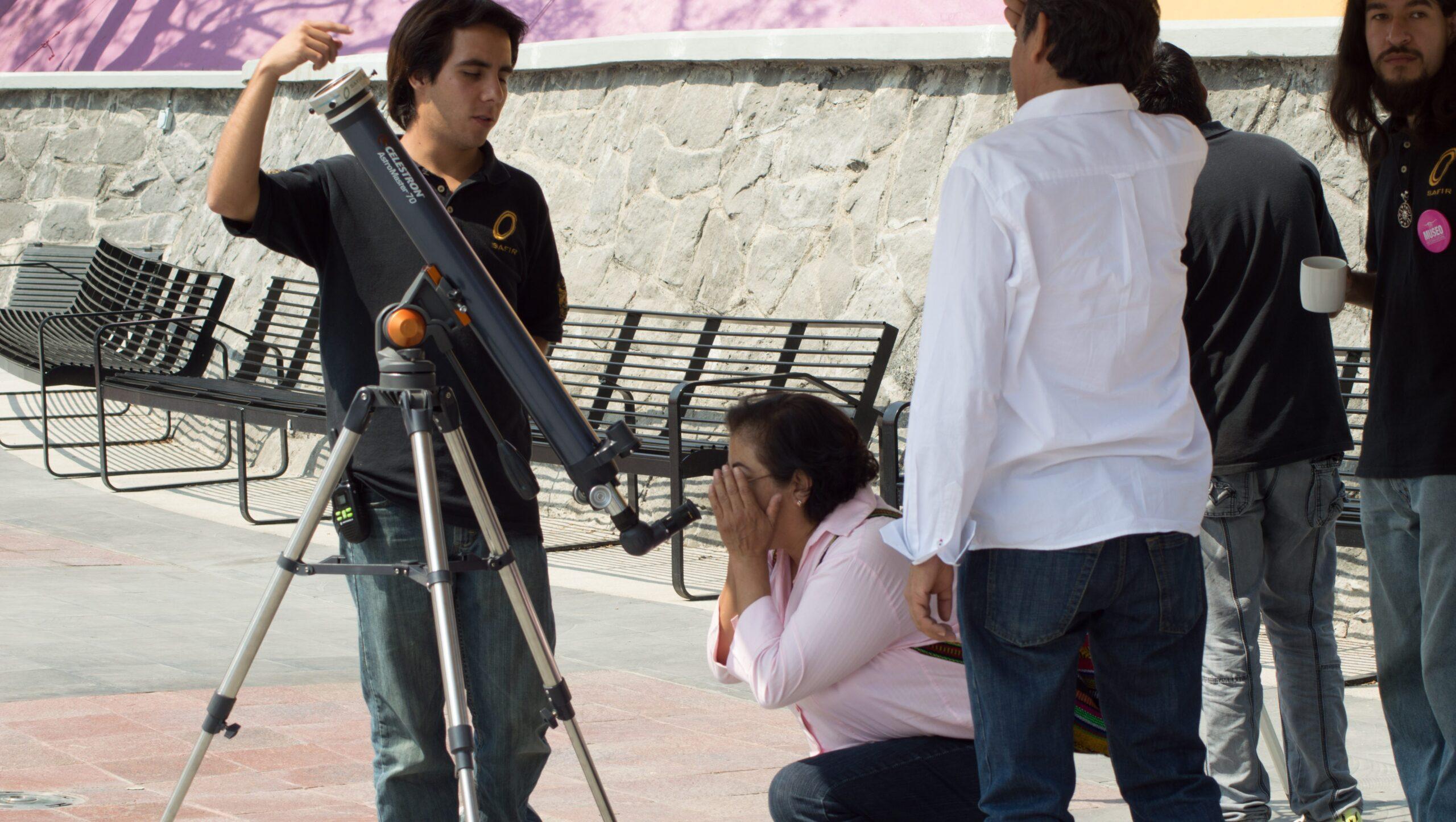 Asómate al cielo, ve a un museo o asiste al teatro: te dejamos la agenda cultural de este finde