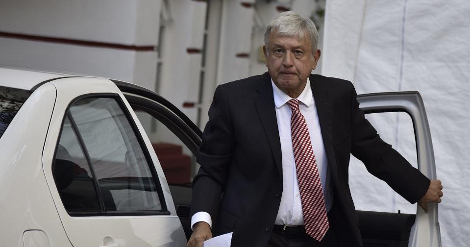 Tribunal ordena a AT&T y Telcel dar los datos de líneas con las que se hicieron llamadas contra AMLO