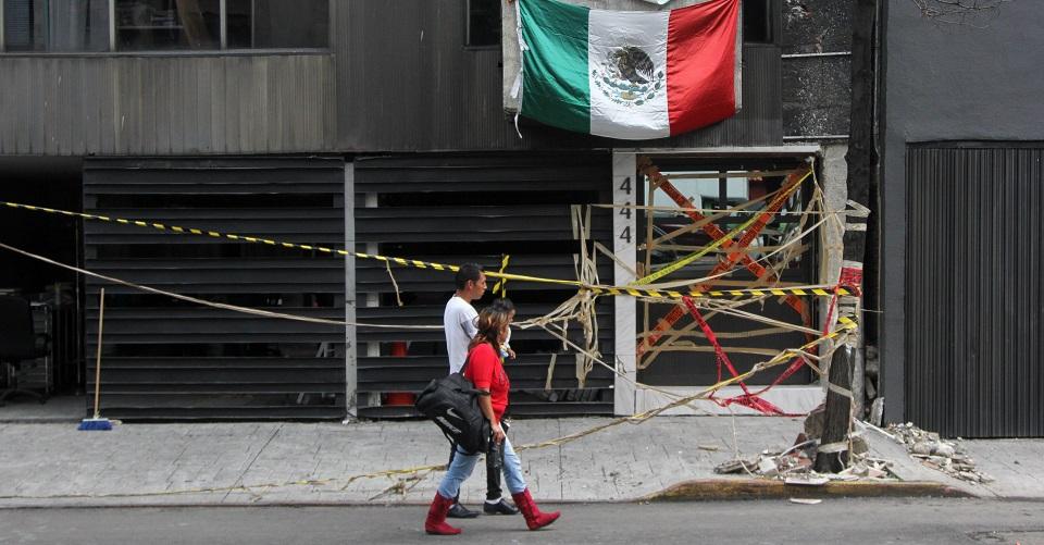 Activistas presentan denuncia para que se indague corrupción como factor de daños por el sismo