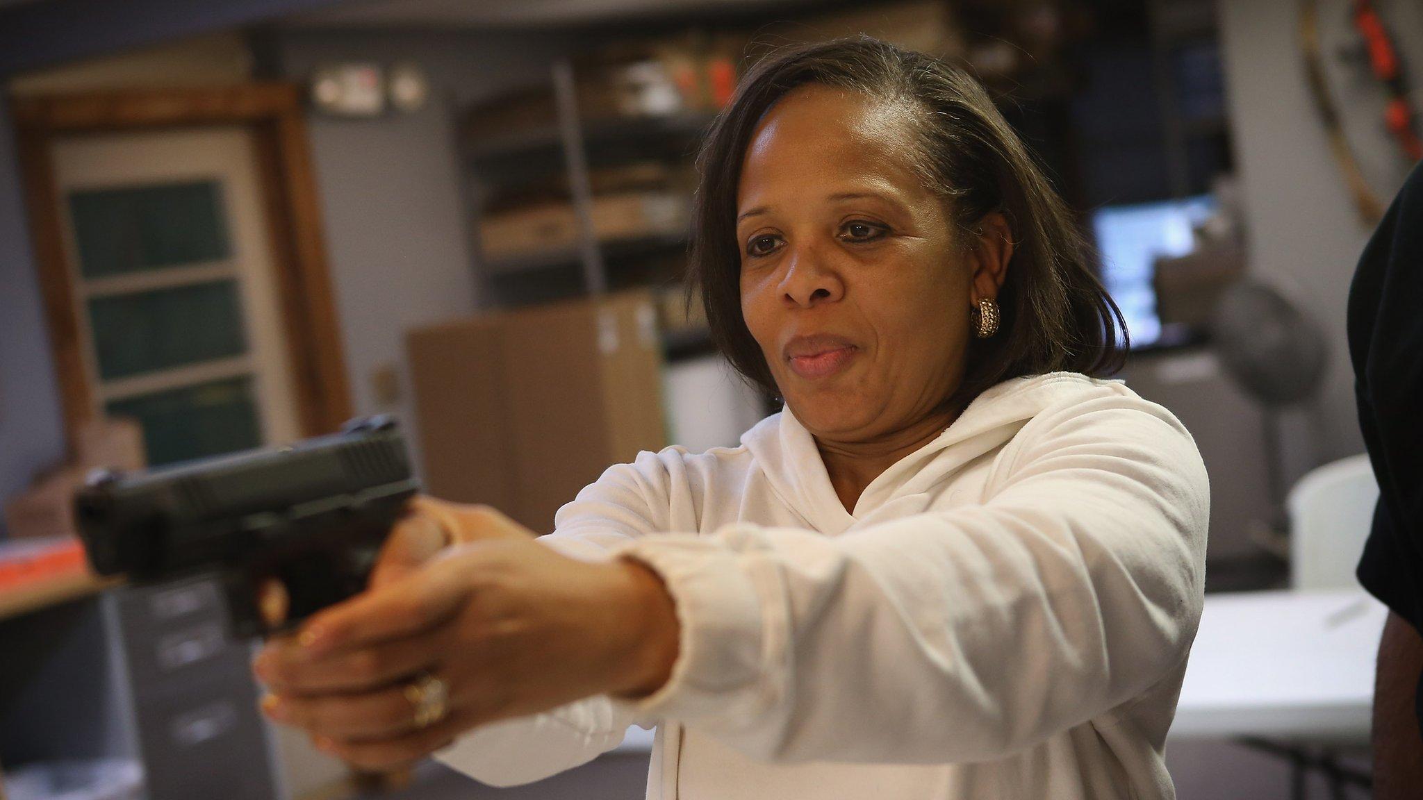 Por qué cada vez más afroestadounidenses están fundando sus propias asociaciones para promover el uso de armas