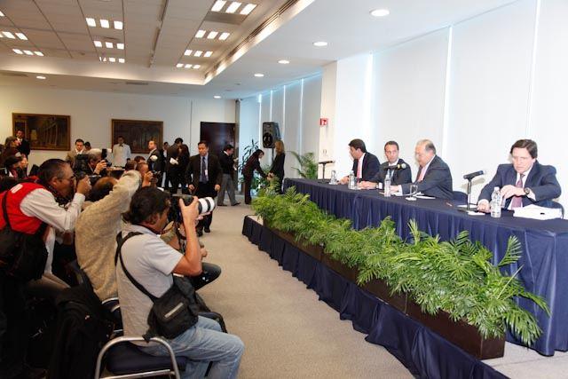 Slim denosta informe de la OCDE sobre telecomunicaciones en México
