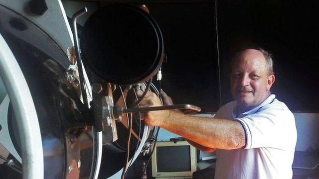 “¡Como ganar la lotería cósmica!”: el cerrajero argentino que captó desde su casa las únicas fotos que existen del inicio de una supernova