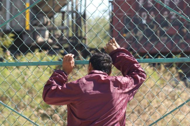 Albergue denuncia captura violenta de 100 migrantes; INM acusa agresiones contra sus elementos