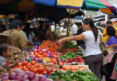 Anuncian alza de 3% en alimentos por aumento en gasolina