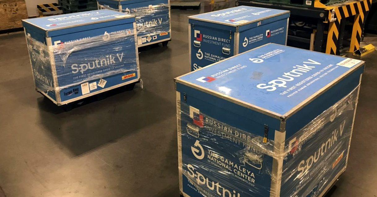 ‘No estamos comprando vacunas de segunda’, afirma secretario de Hacienda ante críticas contra Sputnik V