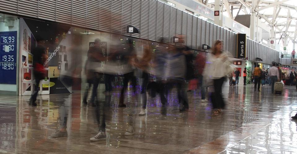 ¿Vuelas a EU? Estas son las nuevas reglas para la revisión de tus electrónicos antes de abordar
