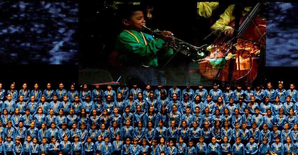 SEP replicará el esquema de orquestas de Fundación Azteca en escuelas públicas