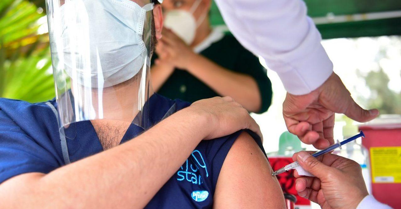 AMLO contradice a López-Gatell y autoriza que gobiernos y empresas importen vacuna COVID