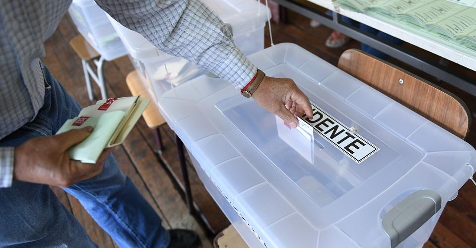 ¿Vuelta a la derecha, o continuidad? Chile tiene elecciones presidenciales este domingo