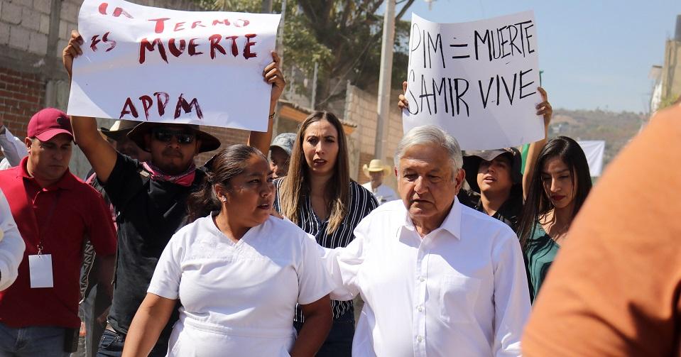 Policía de Morelos sancionará a elemento que mostró su arma durante protesta contra AMLO