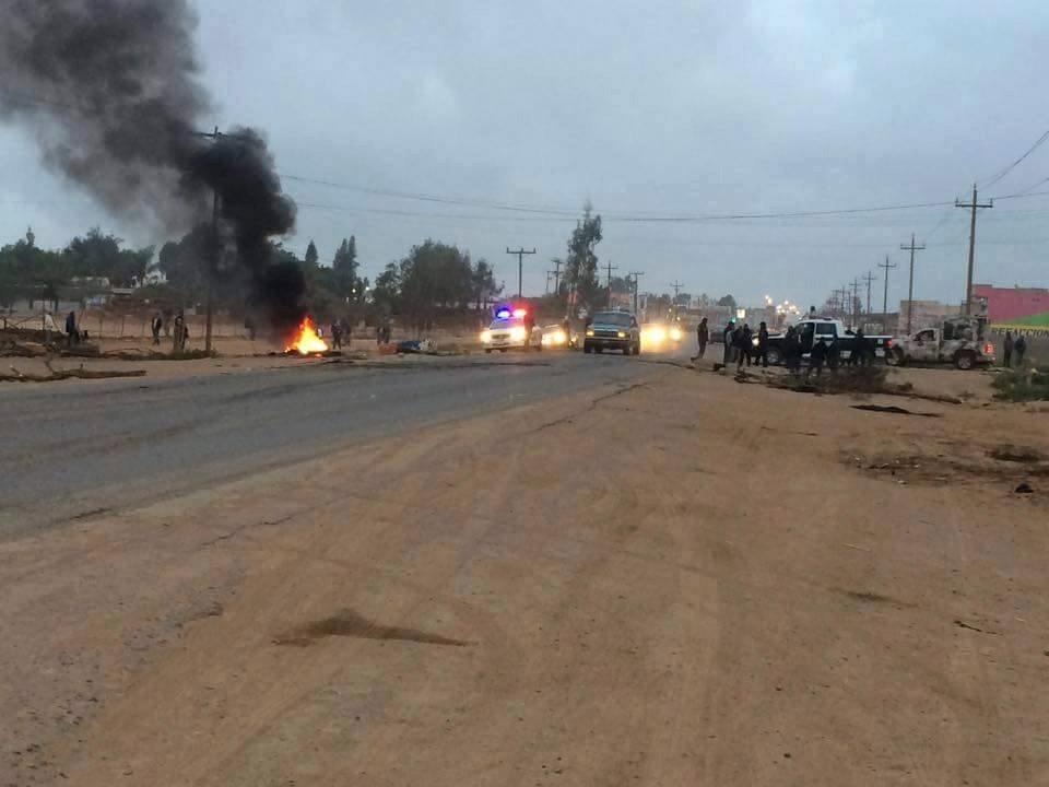 Enfrentamiento entre jornaleros de San Quintín y policías; hay dos detenidos y 9 campesinos heridos