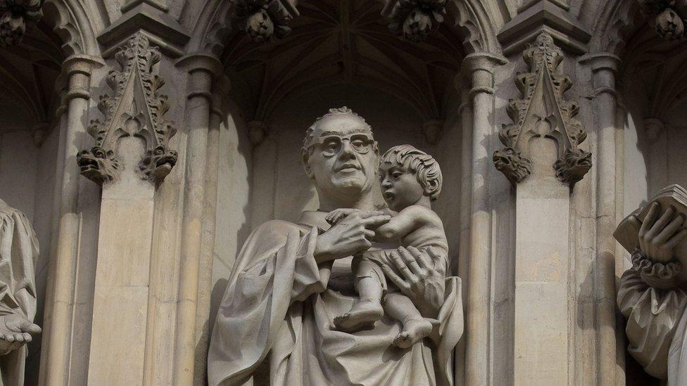 Canonización de monseñor Oscar Romero: el monumento en Londres que lo recuerda como el único latinoamericano entre los mártires de Westminster