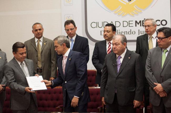 Mancera propone rebautizar el arraigo y reducir su duración