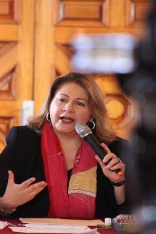 Diputada propone dar escoltas y autos blindados a periodistas